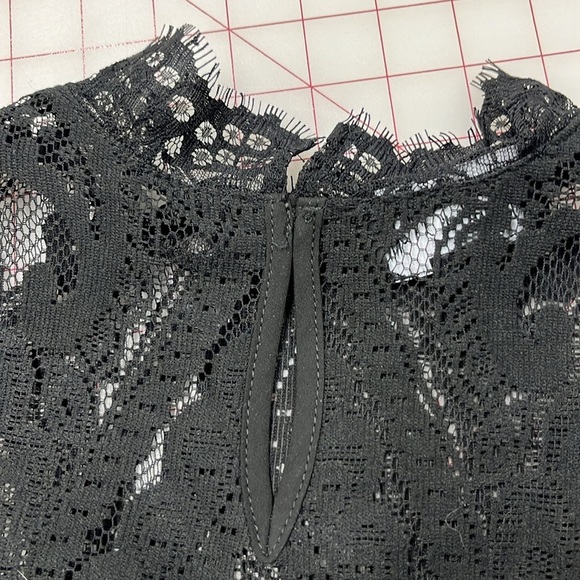 JOSEPH RIBKOFF High Neck Keyhole Sleeveless BLK Lace Long Fringe Party/NYE Top 8 - Picture 7 of 15